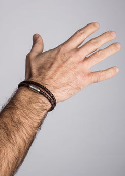 Akitsune-Suprema-Leather-Bracelet-Silver-Brown-Model-Lifestyle-3