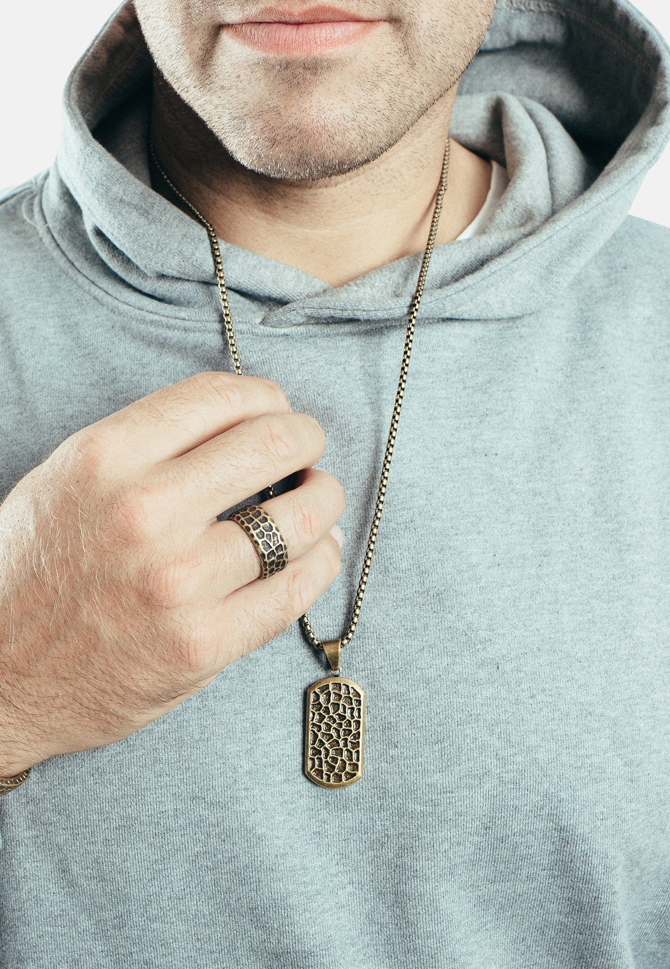 Akitsune-Terra-Bangle-Hammered-Steel-Style-Bracelet-Brass-Model