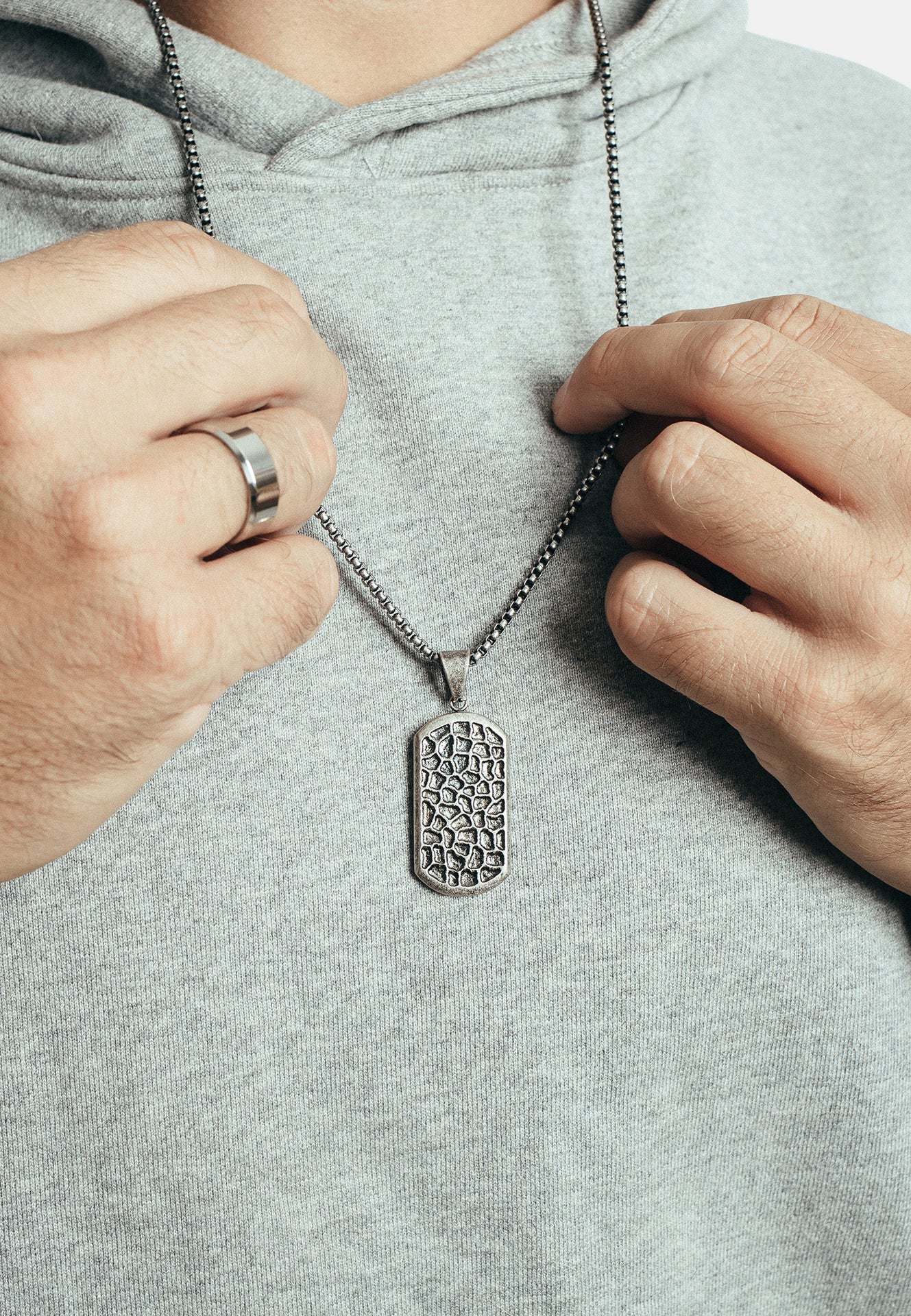 Akitsune-Terra-Pendant-Necklace-Antique-Silver-Chain-Earth-Hammered-Mens-Model-2