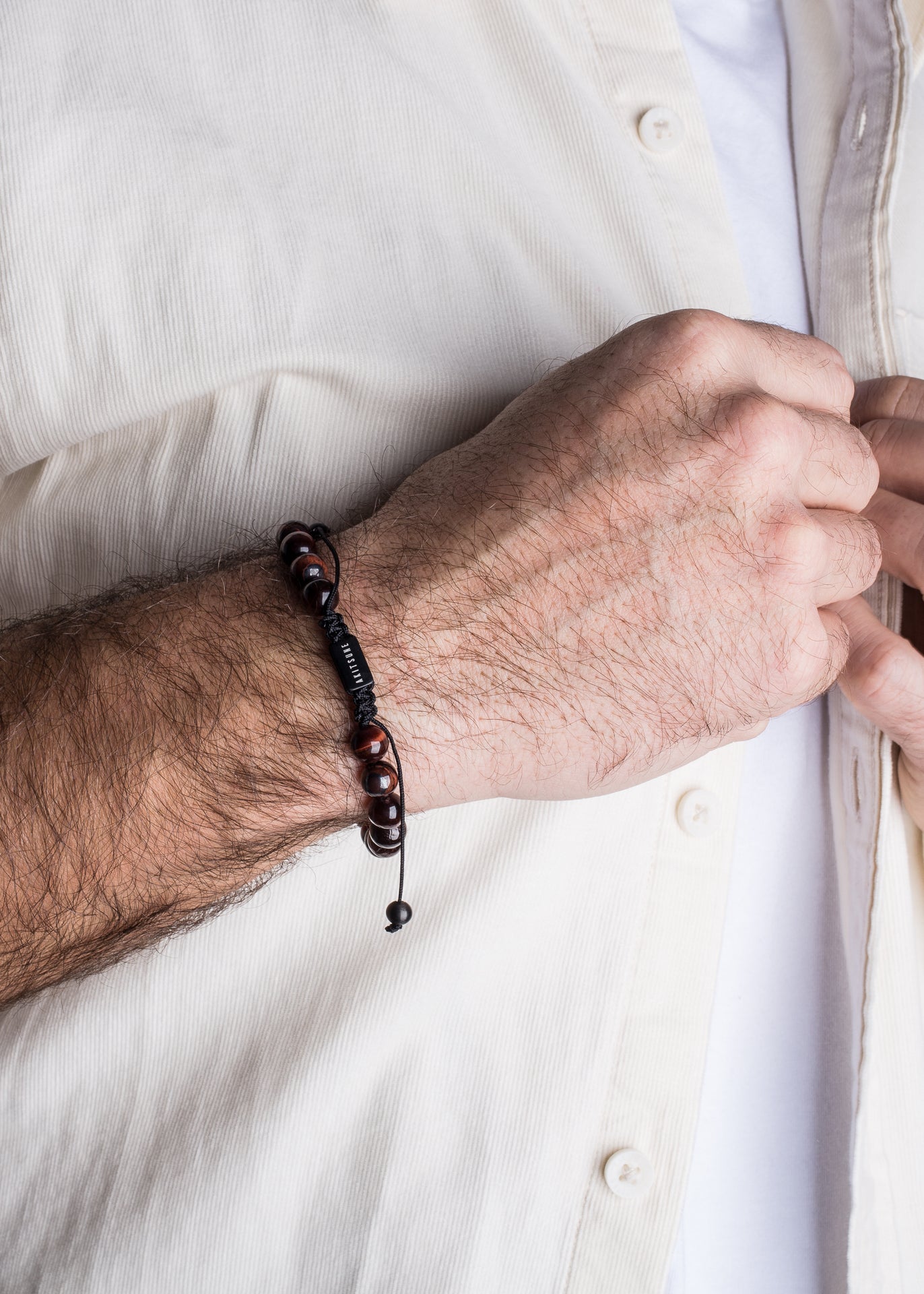 Akitsune-Venatio-Beaded-Bracelet-Black-Tiger-Eye-Red-8