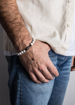 Akitsune-Venatio-Beaded-Bracelet-Silver-Howlite-White-4