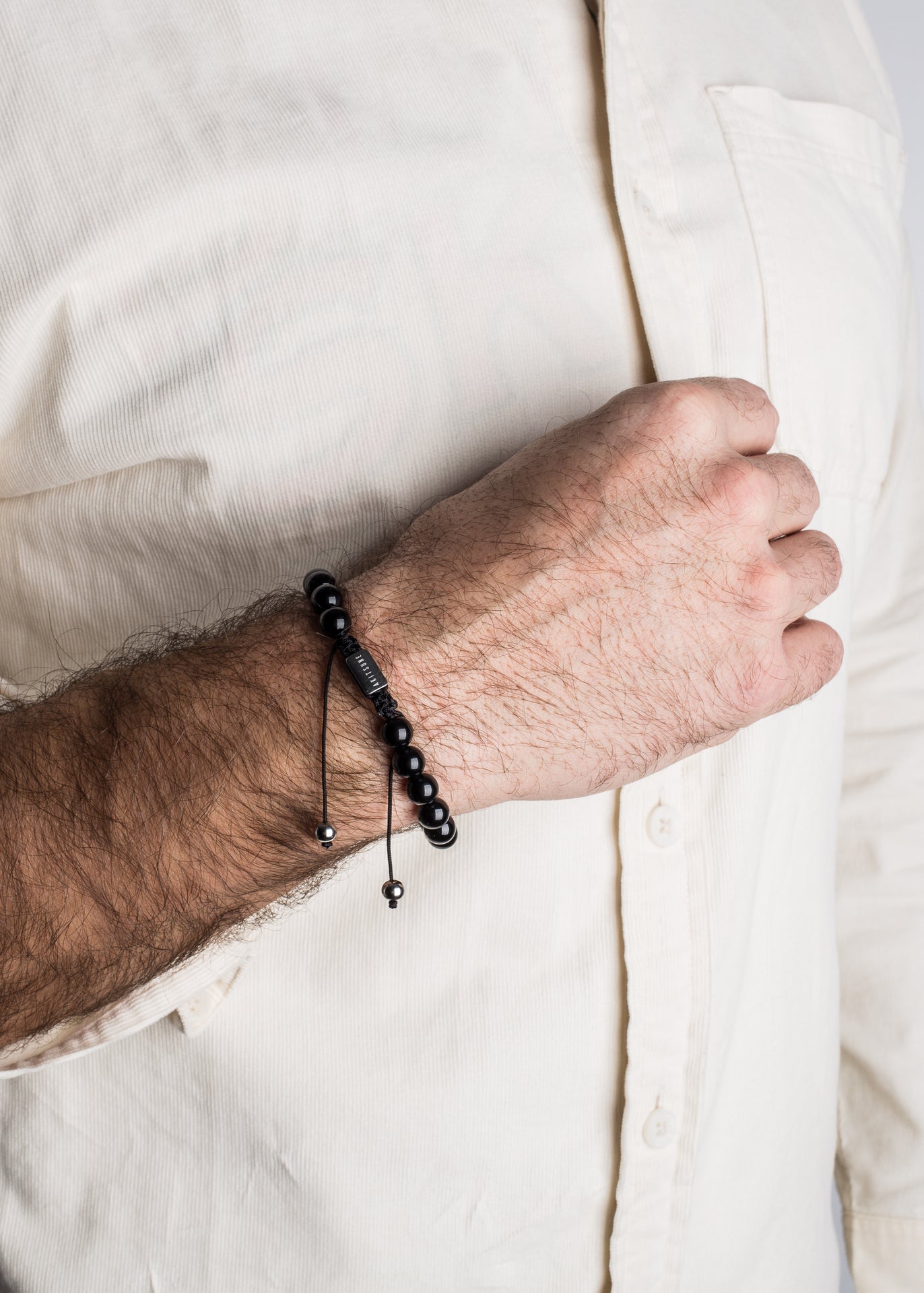 Akitsune-Venatio-Beaded-Bracelet-Silver-Marble-Black-1