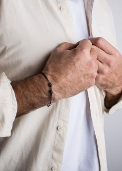 Akitsune-Via-Cuban-Chain-Bracelet-Matte-Black-Model-3