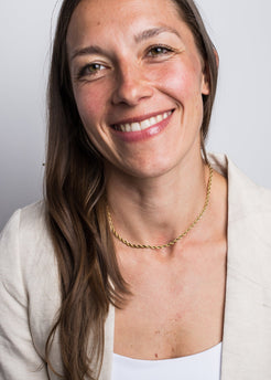 Akitsune-Vitality-Necklace-Gold-Model-2