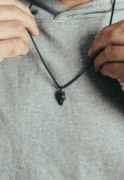 Akitsune-Vulpes-Pendant-Necklace-Matte-Black-Chain-Fox-Mens-Style-Model-2