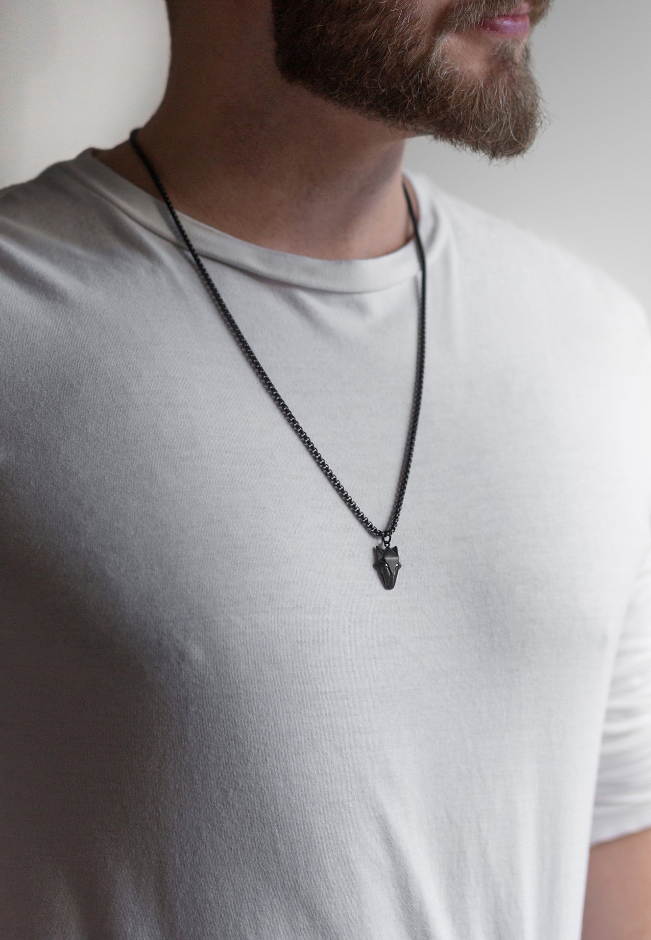 Akitsune-Vulpes-Pendant-Necklace-Matte-Black-Chain-Fox-Mens-Style-Model-3