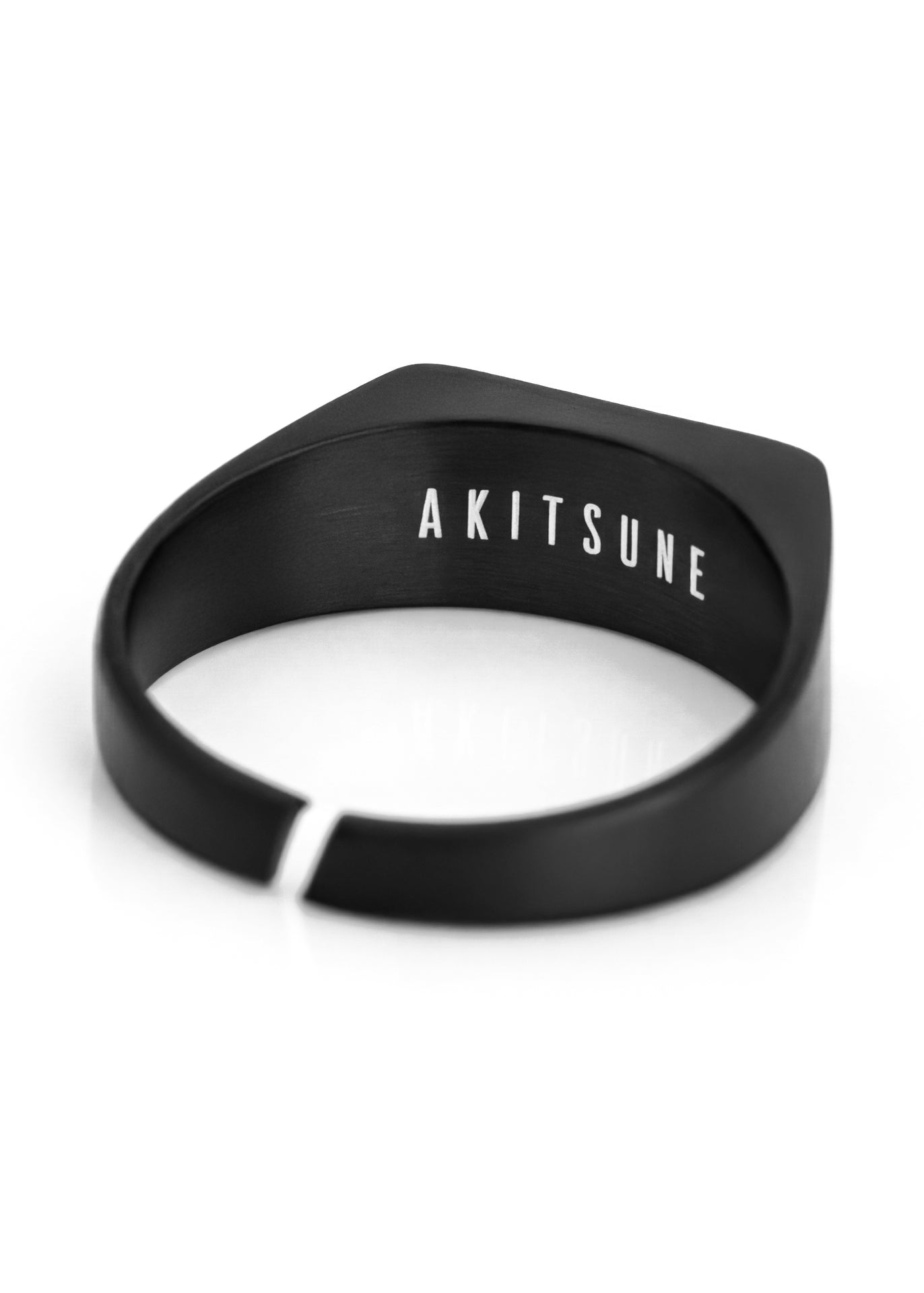 Black ring with 'AKITSUNE' branding on a white background
